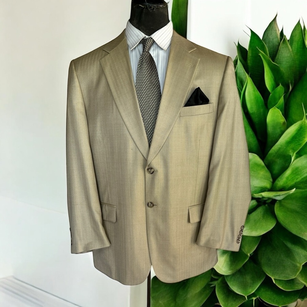 Tan Sport Coat with Notched Lapels and Structured Shoulders☑️